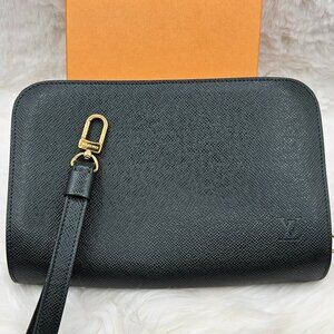 Louis Vuitton Green Taiga Leather Clutch